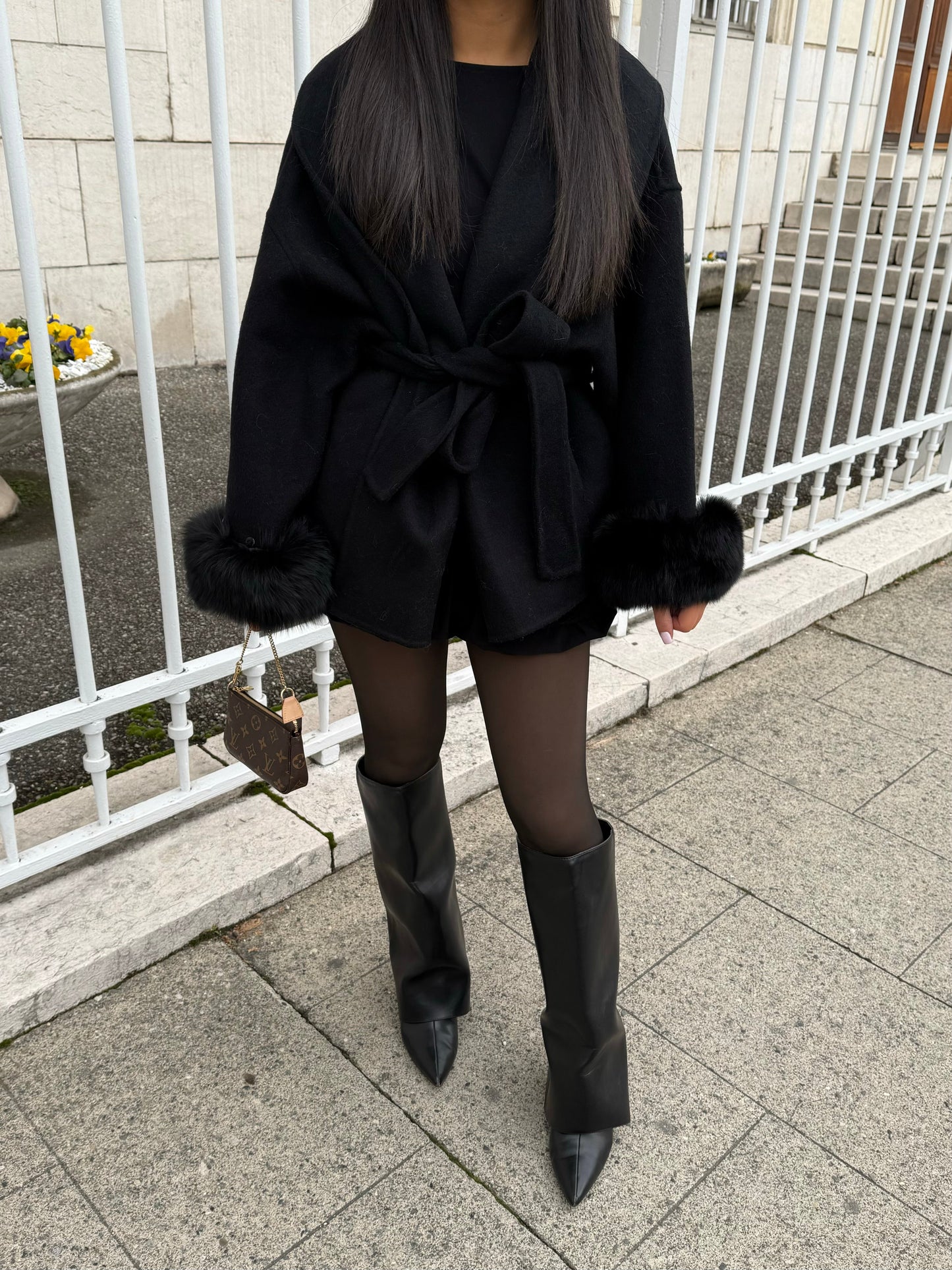 BLACK WOOL COAT WITH FUR